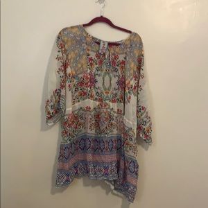 Johnny was multi colored tunic. Great condition!